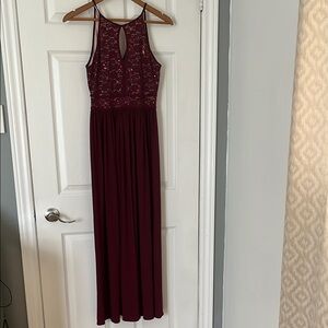 Laura size 4 Elegant Burgundy Lace prome/ bridesmaid/ evening Dress